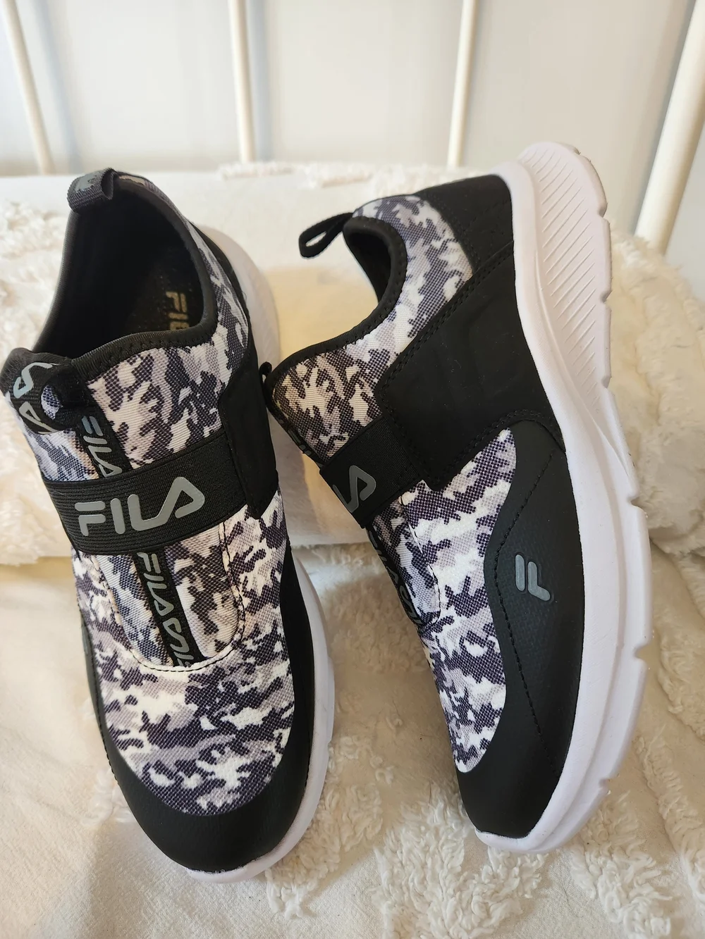 FILA Fantastiq Slip-On Sneakers in Black & White Camo Size 6